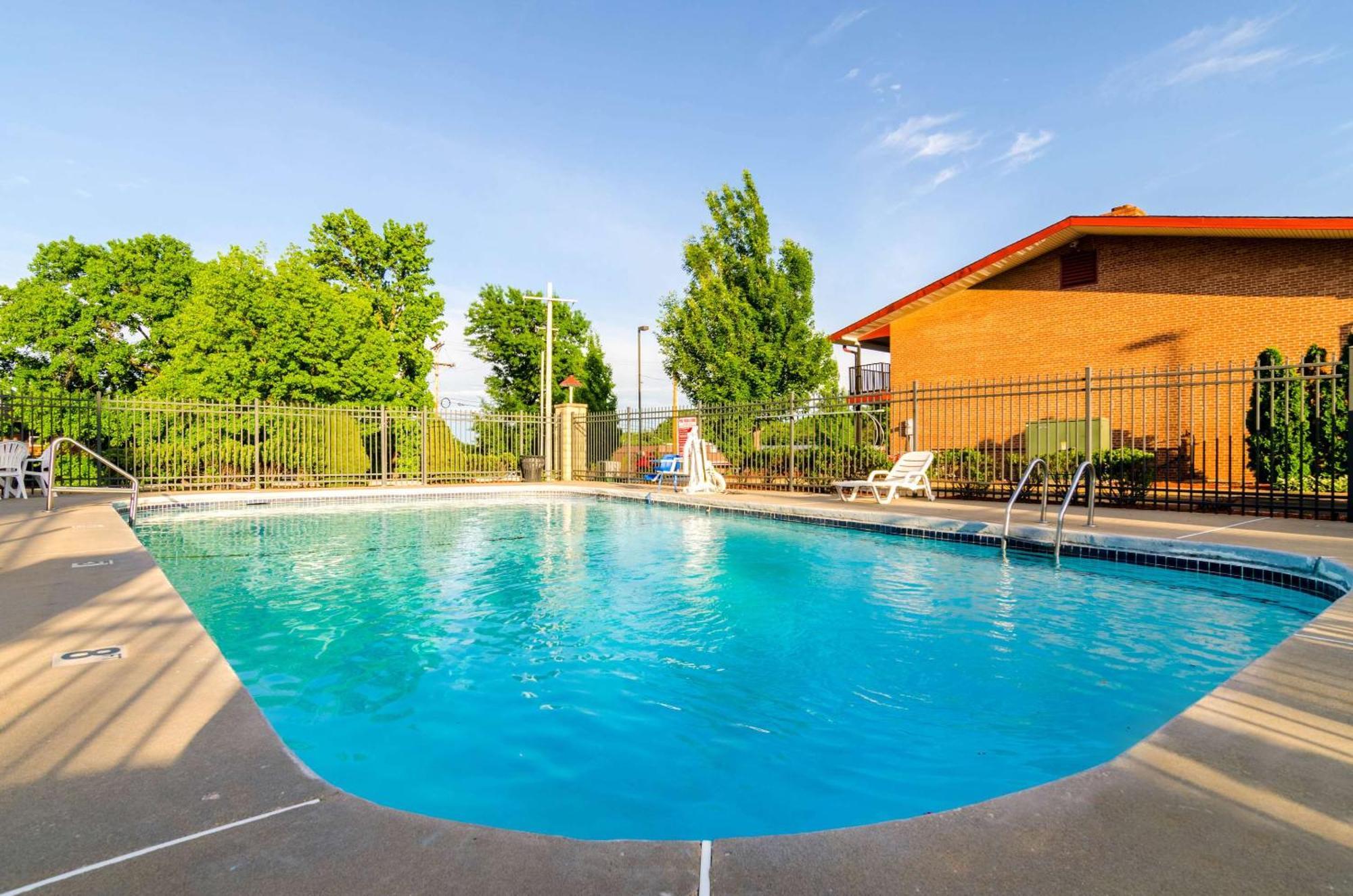 Econo Lodge Inn & Suites I-35 At Shawnee Mission Overland Park Eksteriør bilde