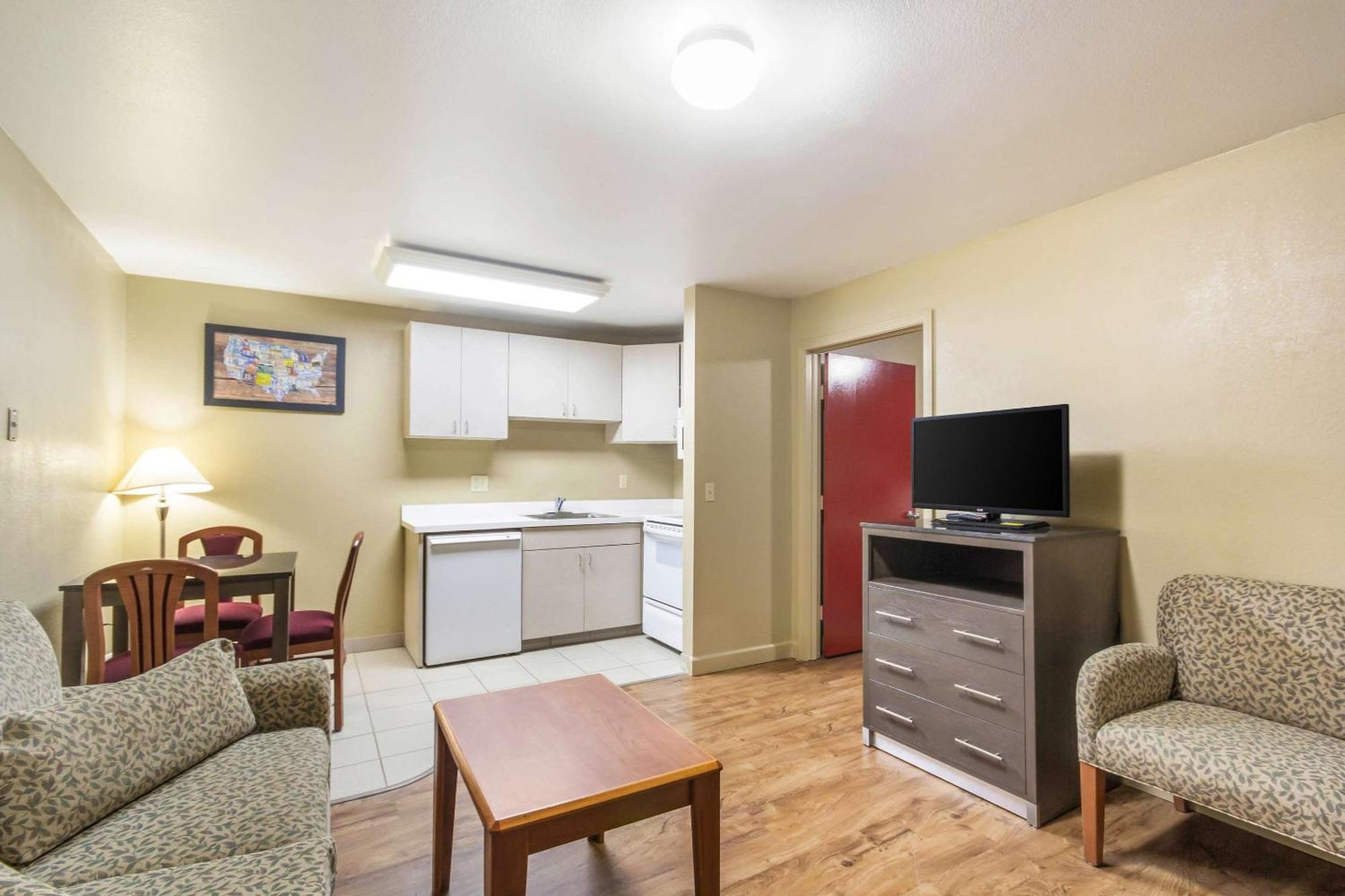 Econo Lodge Inn & Suites I-35 At Shawnee Mission Overland Park Eksteriør bilde