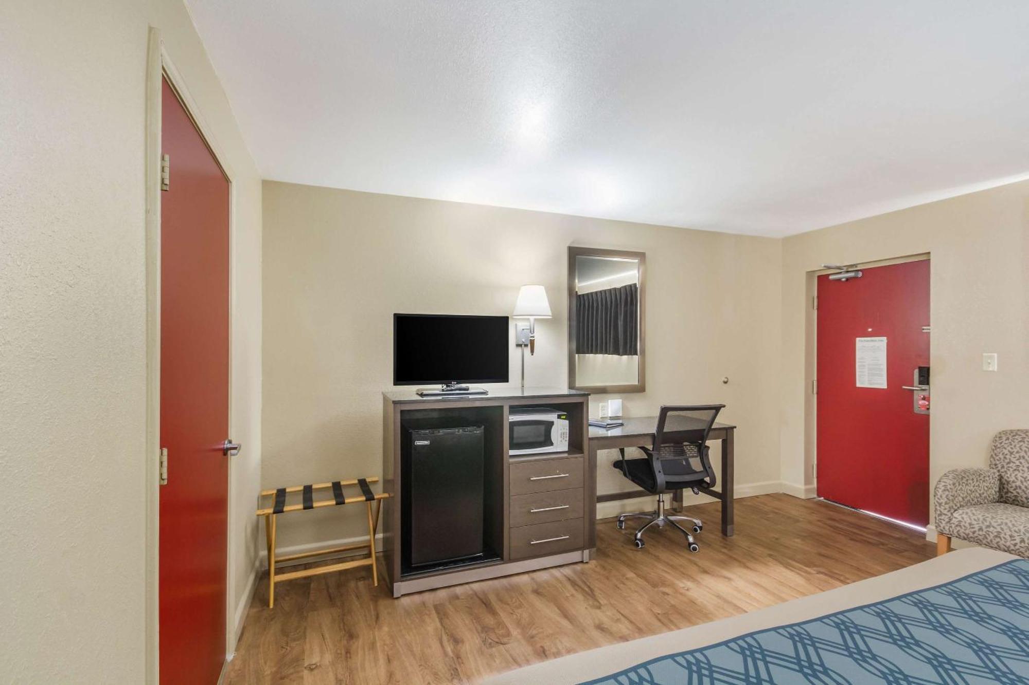 Econo Lodge Inn & Suites I-35 At Shawnee Mission Overland Park Eksteriør bilde