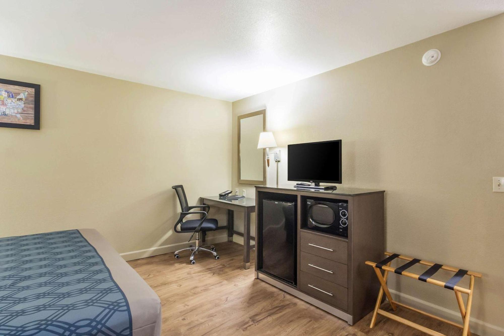 Econo Lodge Inn & Suites I-35 At Shawnee Mission Overland Park Eksteriør bilde