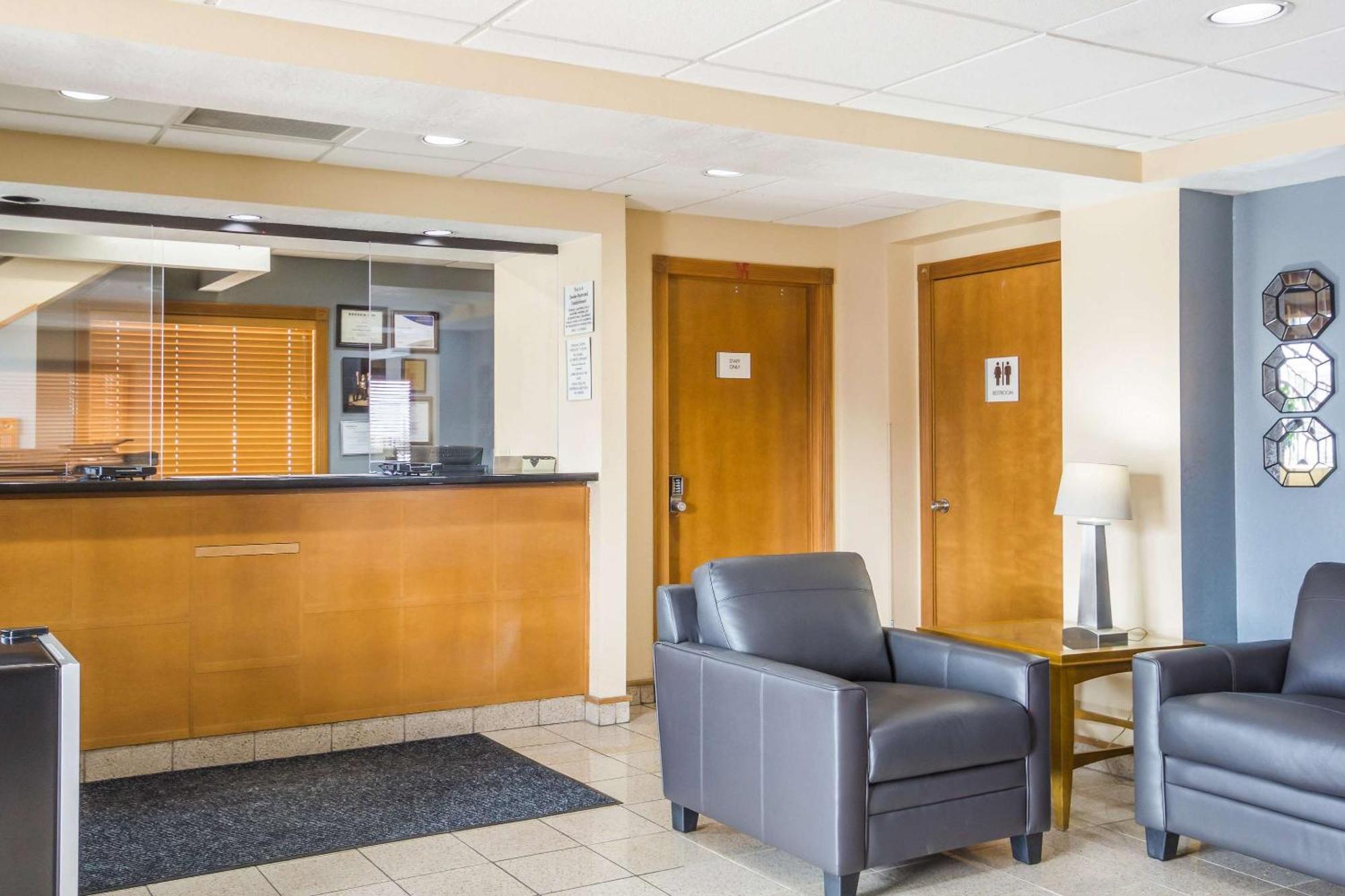 Econo Lodge Inn & Suites I-35 At Shawnee Mission Overland Park Eksteriør bilde