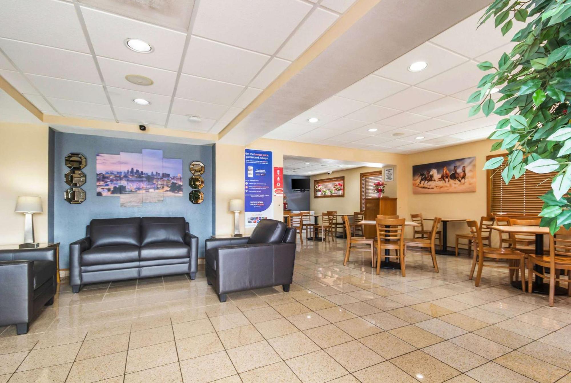 Econo Lodge Inn & Suites I-35 At Shawnee Mission Overland Park Eksteriør bilde
