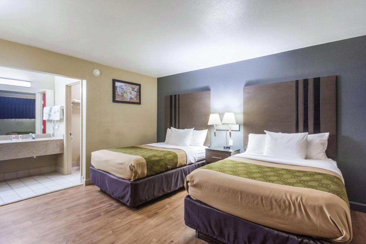 Econo Lodge Inn & Suites I-35 At Shawnee Mission Overland Park Eksteriør bilde